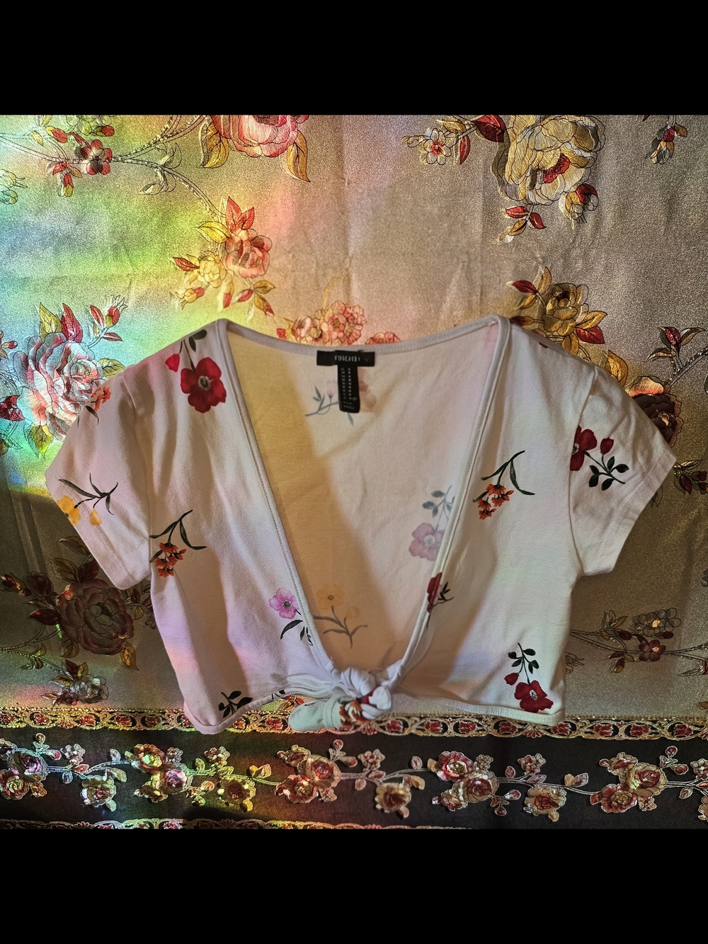 Forever 21 White Floral Front-Tie V-Neck Crop Top